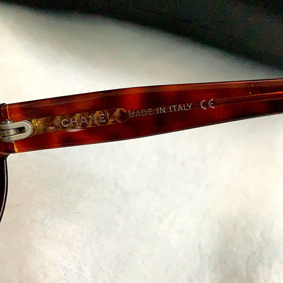 (SOLD)CHANEL AUTHENTIC Sunglasses - Picture 5 of 9